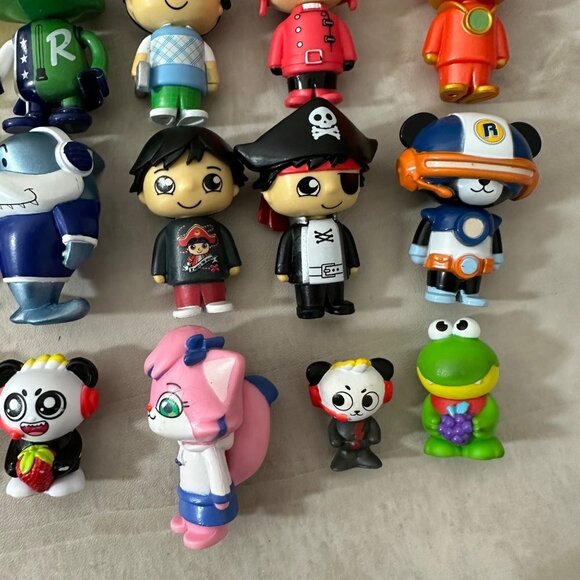 Ryan's World Mini Figures Lot - Picture 4 of 5
